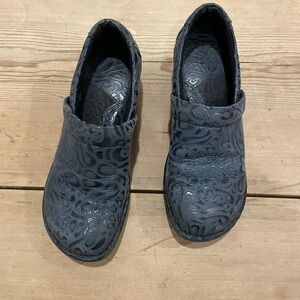 BOC Dark navy clogs size 37.5